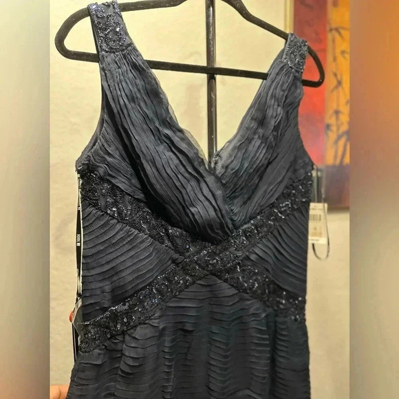 Tadashi shoji Navy sequined details dress size 8 - Picture 5 of 13